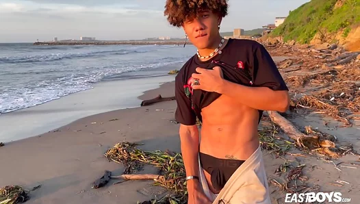 Colombian Hunk Shows Off Ripped Body Then Unleashes His Massive Dick – FreshMeat