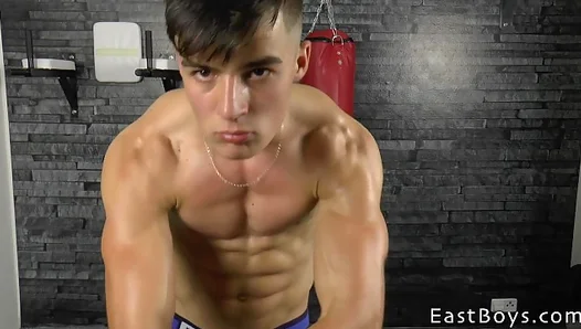 Kent Mills Shows Off Chiseled Body in Steamy Gay Audition – Hard On Display