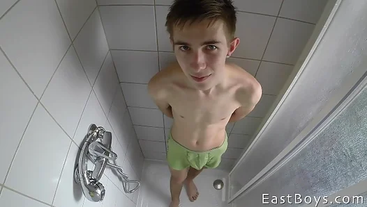 Curious Straight Teen Gives In To Desire During Blowjob Tryout – 18+
