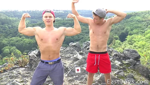 Summer Muscle Glory: Hot Handjobs Popping Biceps Action – GayAdventures 18+