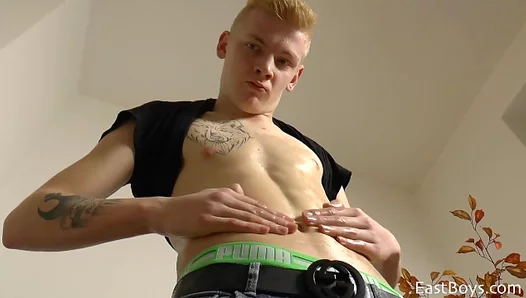 Hard Horny: Young stud flogs his thick rod solo—TeenDreamBoys 18+