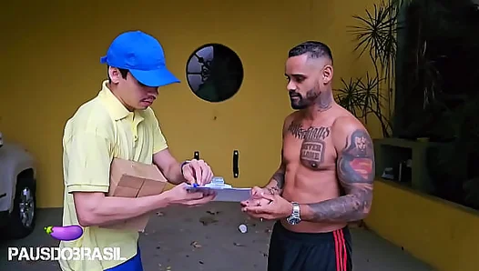Hung Like a Stud: This Sexy Mailman Delivers Steaming Loads Everywhere – GayPornHub 18+