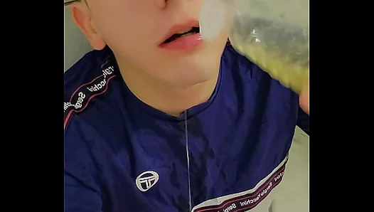 Curious Teen Dives into Solo Adventures with Pee Pleasure – HotYoungGuy 18+