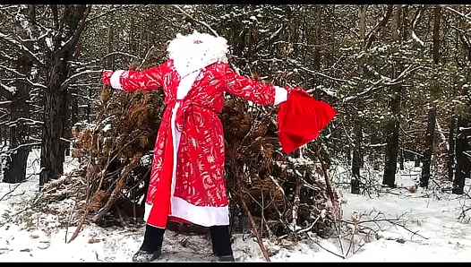 Santas Hot Package Unwrapped: Massive Masturbation Scene in Frozen Woods – Russian Gay