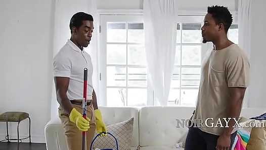 Deangelo Jordans Steaming Shower Cleanup: All That Nude Heat – GayHotties 18+