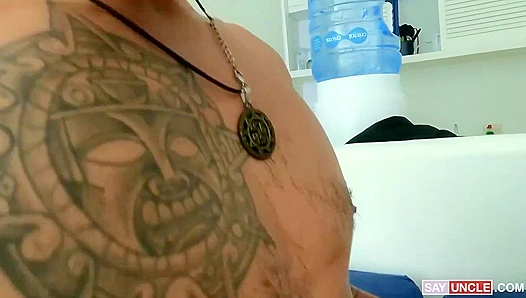 Steaming Latino Threesome: Horny studs swap loads passionately – LatinLeche