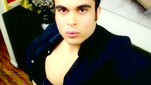 Pretty Boy Flexes His Thick Curves Just for Your Pleasure – OurBoyFriends