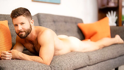 Bearded Stud Holden Jacks Off His Massive Hard Cock – SeanCodyExclusive