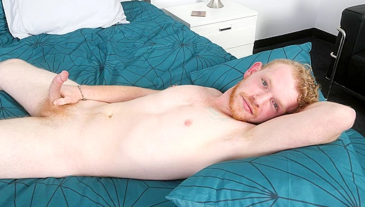 Fiery Ginger Nigel Juggles His Rock-Hard Cock Live – NaughtyXtapes 18+