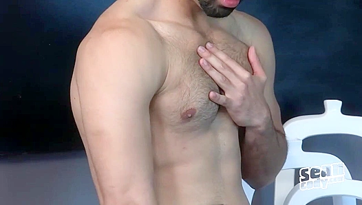 Hot Hunk Gideon Plugs His Tight Hole in Steaming Solo Pleasure – 18+