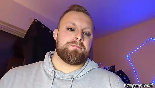 POV: I Catch My Straight Gym Bro Licking His Own Sweat-Drenched Muscle – Steamy Raw Clip
