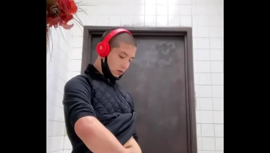 Quick Hot Load: Guy Jams Cock, Blasts Cream in Stalled Passion – 18+