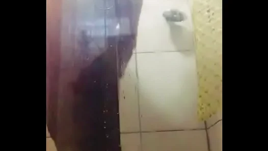 Hot Soapy Fun: Amateur Hands Jack Off a Horny Stud in Steamy Tub – 18+