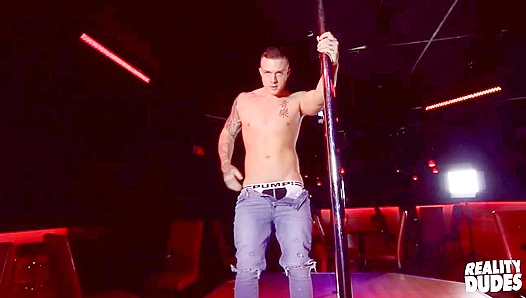 Theo Ross Strips Naked: Hot Ripped Body Revealed Until Fully Hard – RealityDudes