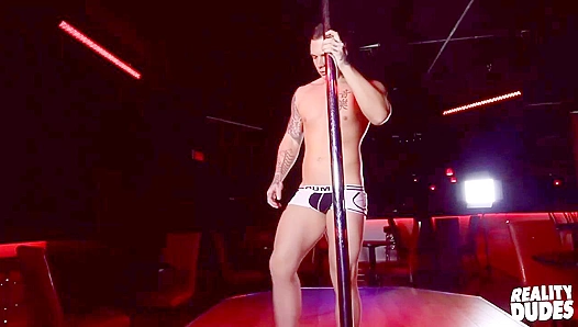 Theo Ross Strips Naked: Hot Ripped Body Revealed Until Fully Hard – RealityDudes