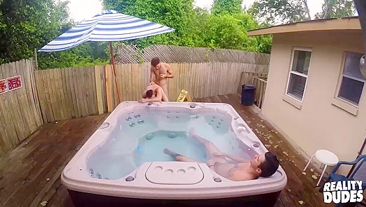 Tim Hanes Valentino Heat Up the Streets—Steamy Public Hookup – RealityDudes