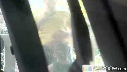 Starving Twink Gobbles Huge Dick Desperately in Shadowy Alley – GayXXX