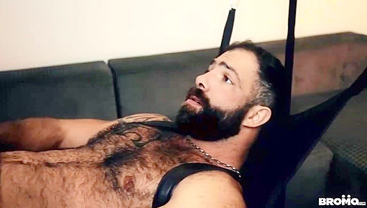 Hairy Twink Goes Wild: Vince Jakes Steamy BDSM Encounter – GayPornHub 18+