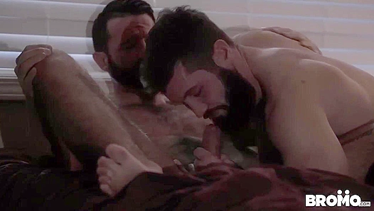Midnight Heat: Brendan Jeffs Steamy Bareback Rendezvous – BromoUS 18+