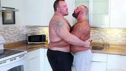 Big Bears Collide: Brad Goes Raw in Steamy Bareback Encounter – GayPornHub