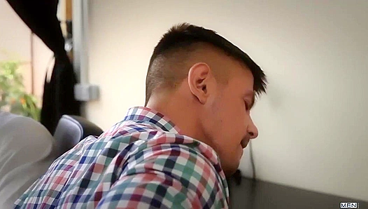 Tomas Takes Tonys Massive 10 Cock in Hot Office Blowie – GayPornHub